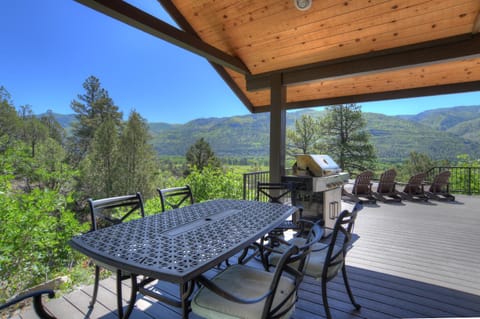 250 Lockes Mountain Road House in La Plata County