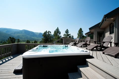 250 Lockes Mountain Road House in La Plata County