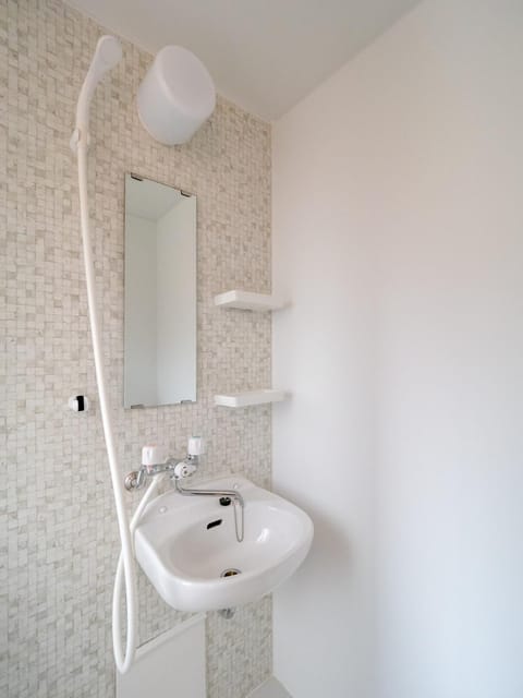 Kamakura International House Double Room w Shower Toilette - Vacation STAY 11403 Bed and Breakfast in Yokohama