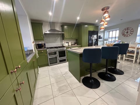 Dining area, kitchen