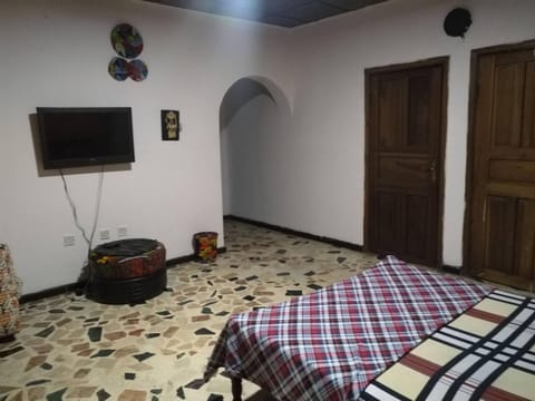 Room in House - The Village Apartments, Gbagada O9o98o58ooo Bed and Breakfast in Lagos