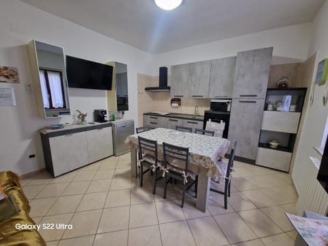 Kitchen or kitchenette, Dining area, dishwasher, minibar, pet friendly, stove