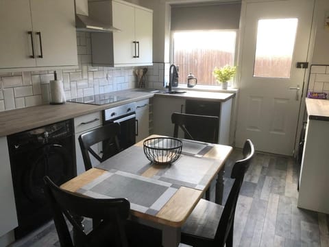 Rowan Place 5 Bedroom Off Street Parking Accommodation Casa in Newton Aycliffe