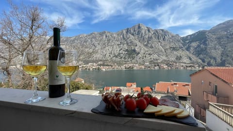 View (from property/room), Balcony/Terrace, Mountain view