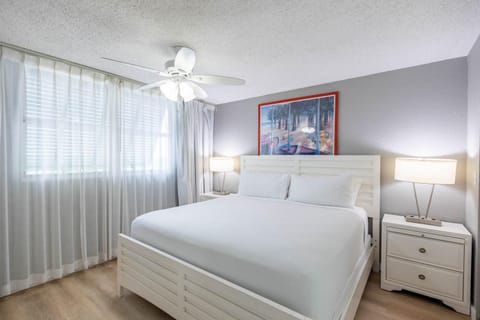 The Grand Turk -Sunset View & Pool House in Stock Island