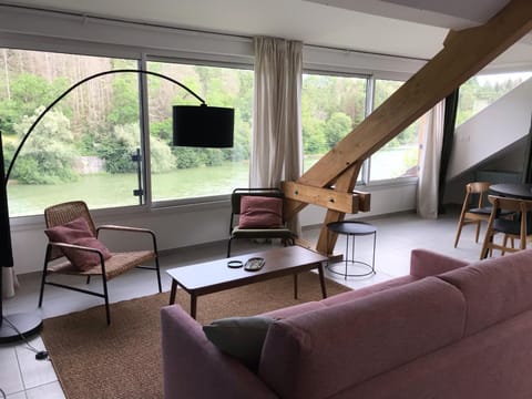 TV and multimedia, Living room, Lake view, River view, fireplace