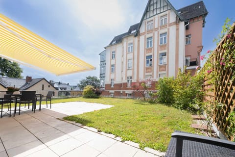 Neighbourhood, Balcony/Terrace, Garden view