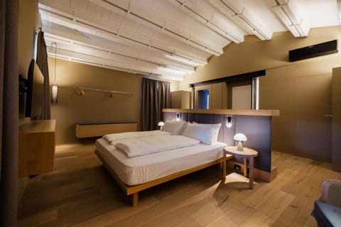 Bed, Bathroom, TV and multimedia, View (from property/room), Bedroom, Guests, furniture