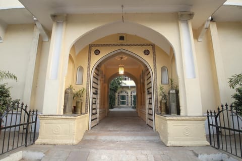 Facade/entrance