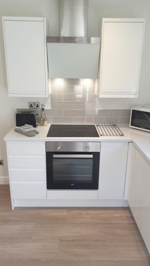 Large modern self contained apartment in Lymington Condo in Lymington