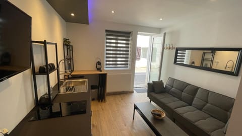 Bienvenue chez vous "appartement classé 2 étoiles en RDC avec espace extérieur et parking" Apartment in Dole