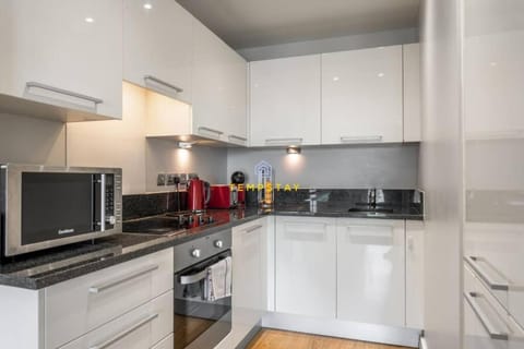 LONDON IN 15 MINS! STYLISH APARTMENT NEAR HEATHROW Appartement in Slough