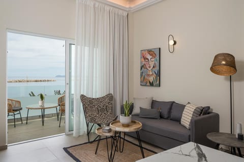 Kolymbari Sea Front Cozy Apartments Condominio in Crete