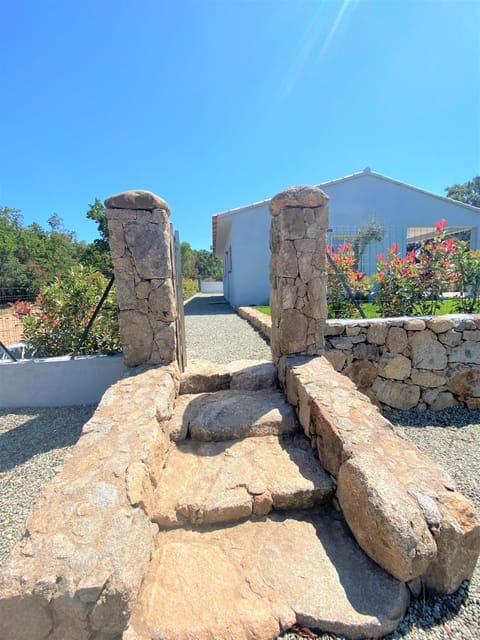 Villa deux chambres avec piscine chauffee proche des plages Villa in Zonza