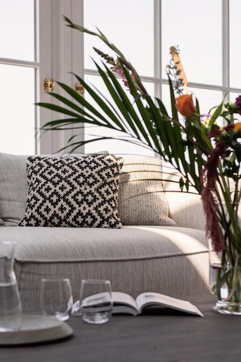 View (from property/room), Living room, Seating area