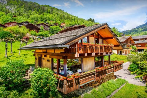 Property building, Spring, Day, Natural landscape, Garden, Garden view, Mountain view