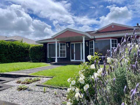 Cosy House in Chartwell, Hamilton-Private Garden & Shopping Mall Villa in Hamilton