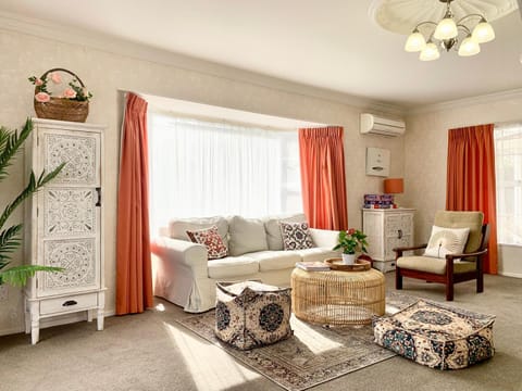 Living room, air conditioner