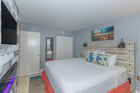 Ocean View Double Suite! Sleeps 4 Meridian Plaza 705 Chalet in Myrtle Beach