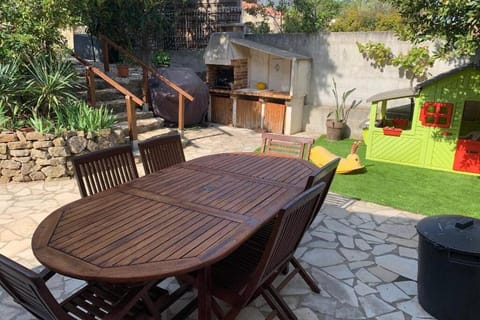 BBQ facilities, Garden, Dining area