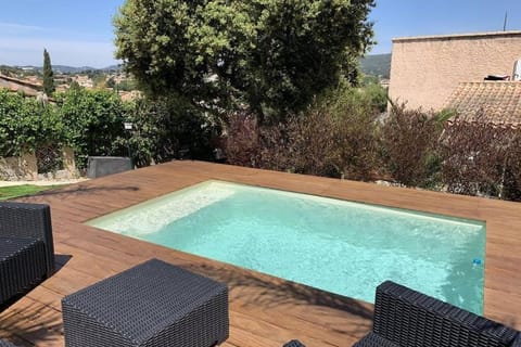 Pool view, Swimming pool, sunbed