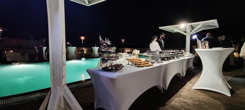 BBQ facilities, Pool view, group of guests