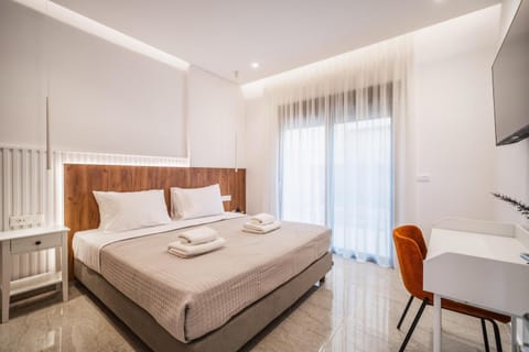 Bed, TV and multimedia, Photo of the whole room, Bedroom, towels