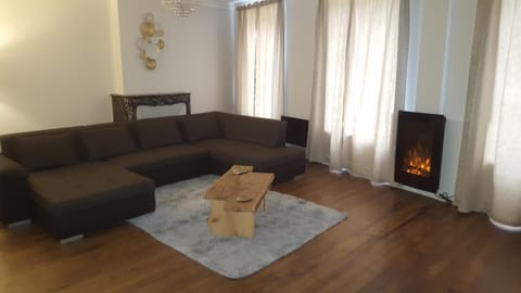 Appartement spacieux et atypique Apartment in Wallonia, Belgium