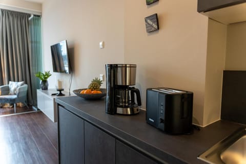 Coffee/tea facilities, toaster