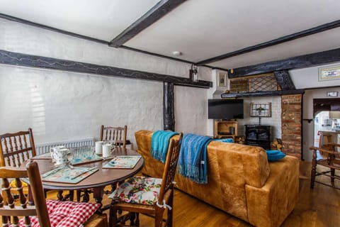 Modern living, Charming Old Town Cottage House in Hastings