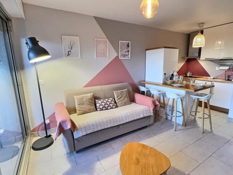 Kitchen or kitchenette, Living room, Seating area, Dining area, oven, stove, air conditioner