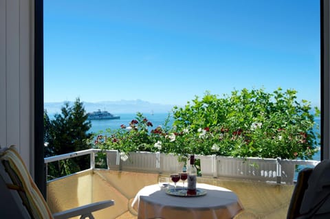 Day, Balcony/Terrace, Alcoholic drinks