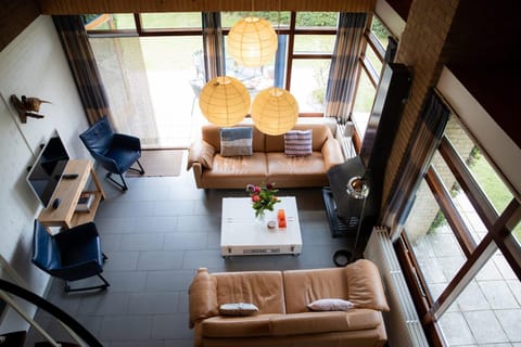 Communal lounge/ TV room, TV and multimedia, Living room, Seating area, Evening entertainment