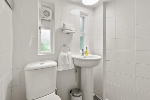 Shower, Bathroom, towels