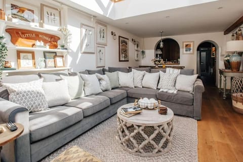 Dolls House - Luxury Townhouse *sleeps 10* House in Henley-on-Thames