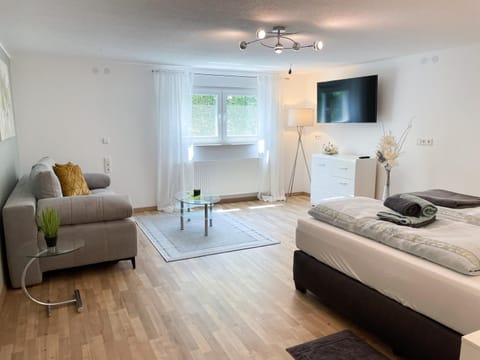 Communal lounge/ TV room, TV and multimedia, Living room, Photo of the whole room, Seating area, Bedroom