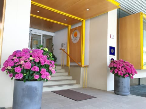 Facade/entrance
