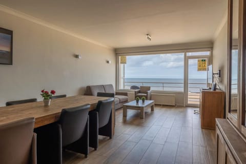 Balcony/Terrace, Seating area, Dining area, Beach, Sea view