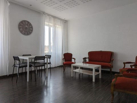 Le Thannois - appartement 2 chambres, salon, cuisine équipée, parking et wifi gratuit Copropriété in Mulhouse