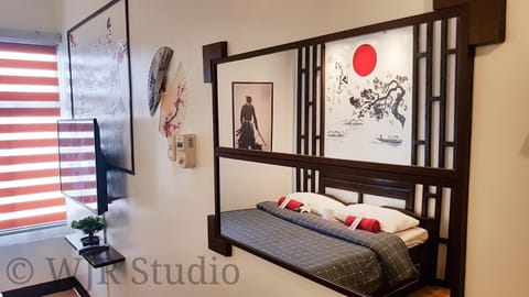 Queen Bed Suite- Japanese Style Aparthotel in Muntinlupa