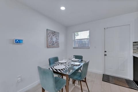 Gated 2Bd 2Bth Design District 10-Min to Beach - 115 House in Miami