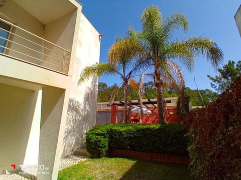 Property building, Spring, Day, Garden, Garden view