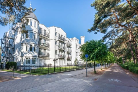 Property building, Neighbourhood