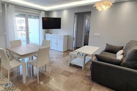 TV and multimedia, Living room, Seating area, Dining area