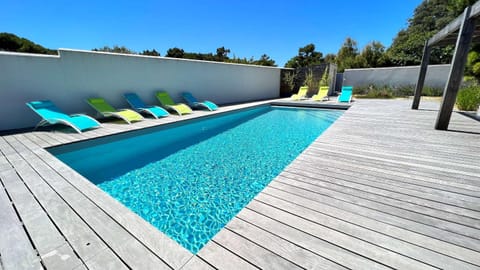 Pool view, Swimming pool, sunbed