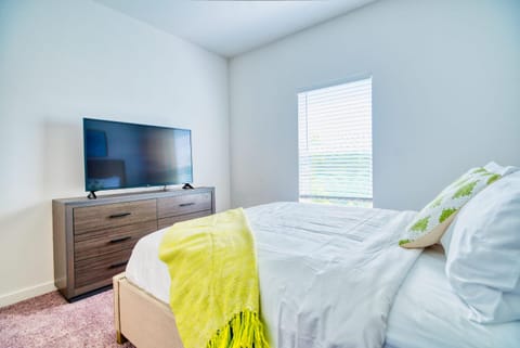 Deluxe One Bedroom Apartment Condo in Gainesville
