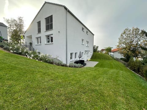 Modernes Apartment mit eigener Terrasse & Garten Condo in Aalen