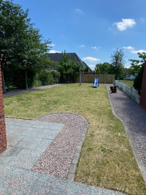 Property building, Garden, Garden view, Garden view