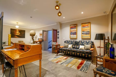 Communal lounge/ TV room, Living room, Seating area