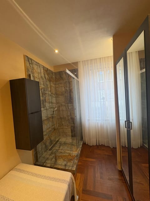 Border Bliss - Private Room with Bathroom in a Cozy Home Vacation rental in Kerkrade